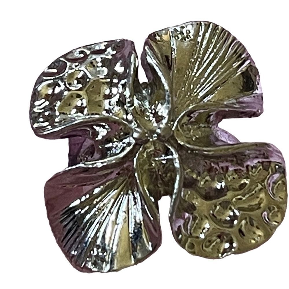 NWOT silver tone ring four petal flower design ring US size 6